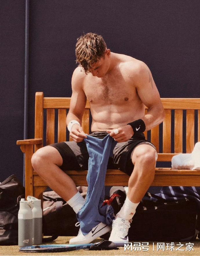 郑钦文美网搭档左臂骨挫伤赛季报销！